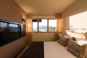 Unit with Queen bed