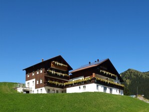 Exterior casa de vacaciones [verano]