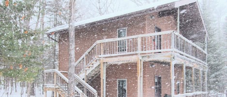 Welcome to Woodland Lodging! Two separate units, one on each level, will be yours! It's a winter wonderland from top to bottom!
