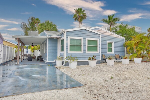 Good Vibrations - Top Location, steps to beach!