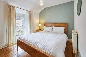 Trefor Cottage, Trefor - Host & Stay