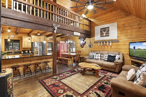 The view as you step into the cabin.