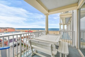 Dine Al Fresco and take in the Sweet & Salty Ocean Breeze!