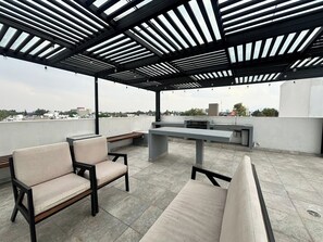 Rooftop en el edificio perfecto para relajarte y preparar una deliciosa carne asada, con vista panorámica al norte de la CDMX.