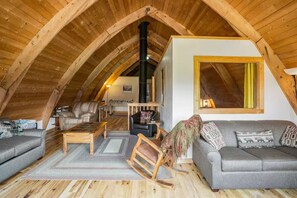 Relax upstairs in the open area with 2 sofa sleepers and amazing mountain views
