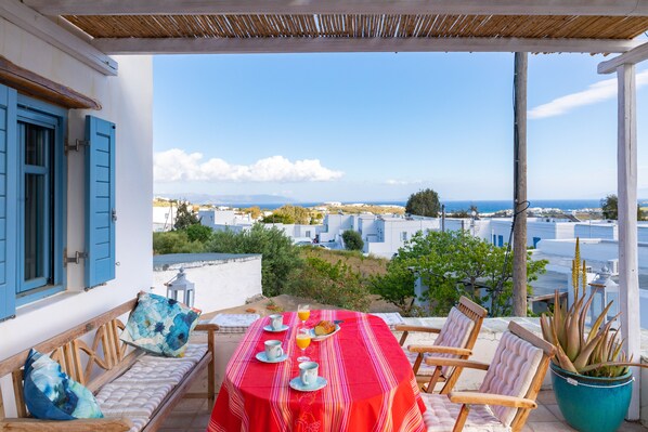 Casa Mira: A traditional house in Marpissa Paros by Rent A Greek Home