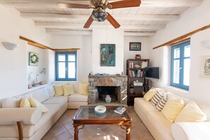 Casa Mira: A traditional house in Marpissa Paros by Rent A Greek Home
