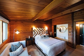 Master Bedroom with Queen Bed & Ensuite Bathroom