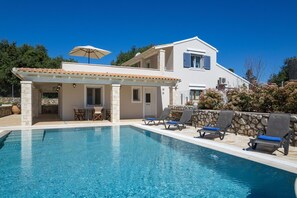 Building Exterior, Outdoor, Pool