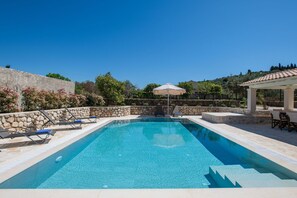 Building Exterior, Outdoor, Pool