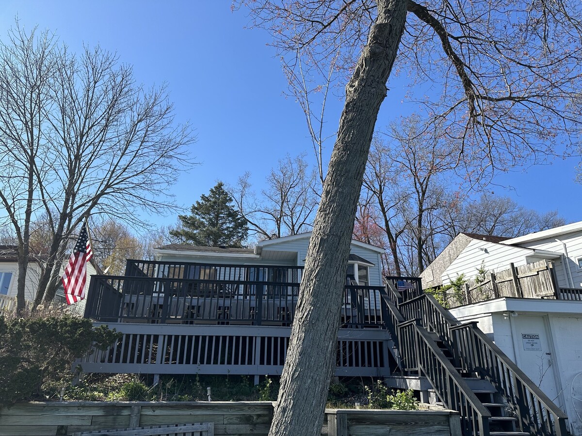 PURE MI Lakefront Cottage – Lake Recreation, Swimming and Fishing abound