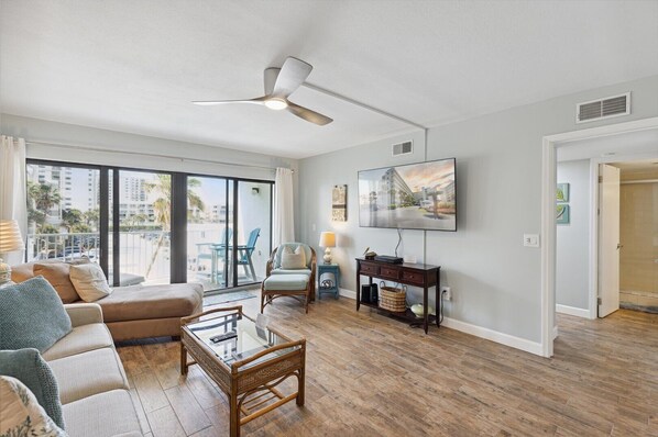 Cozy living room w/TV