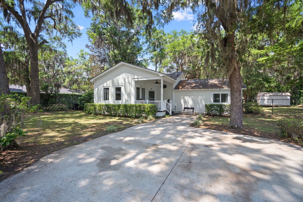 New Listing – Historical Home in Mossy Oaks