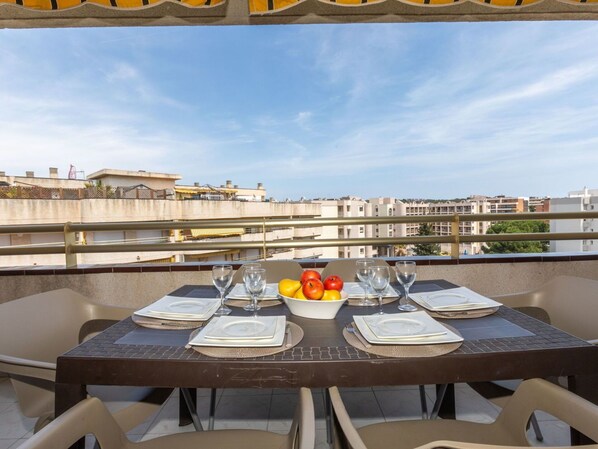Table, Cloud, Sky, Tableware, Furniture, Property, Chair, Building, Window, Interior Design
