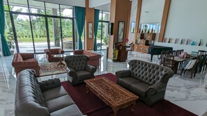 Living area, high ceilings and marble floor