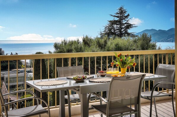 Large terrace with pannoramic views