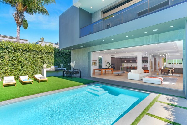 VILLA PASHA by LUXJB: 2020 built MEGA MANSION! 9,850 SQFT IN & OUTDOOR LIVING!