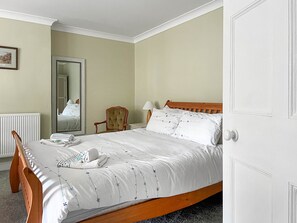 Double bedroom | Kent House, Carmarthen