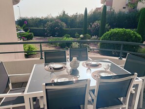 Balcony 









Balcony 
Balcony with table for six



