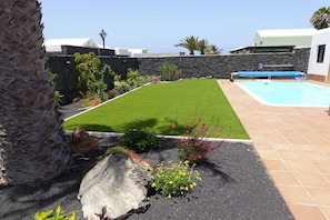 Endearing Lanzarote Villa | Villa Dorada | 3 Bedrooms | Private Pool & Sun Terrace & Hot tub | Playa Blanca