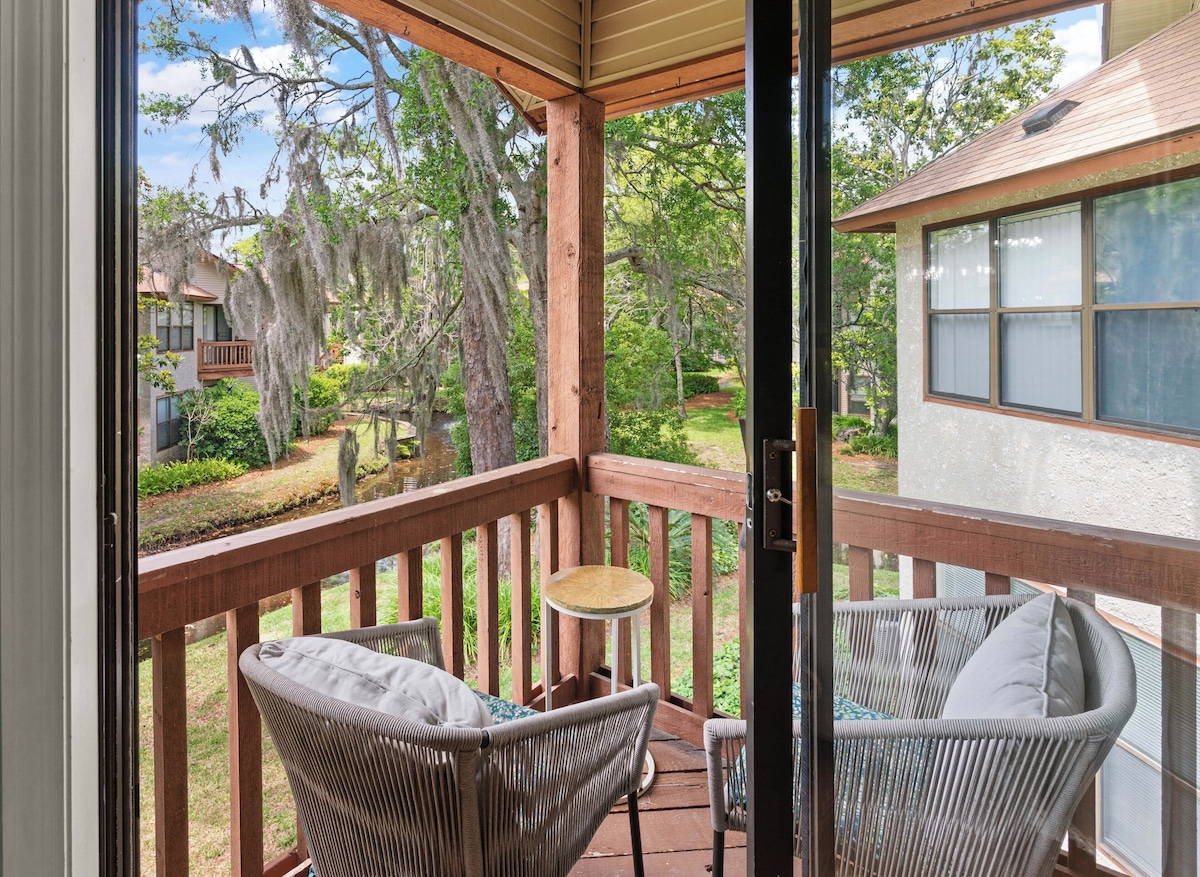 Updated Condo, Steps to Tennis + Pickleball Courts, Beach and Village, w/ a Pool