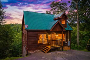 Private cabin surrounded by lush greenery with easy access and flat parking.