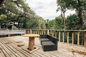 spacious patio are facing a creek and a park where you relax with picnic/beers