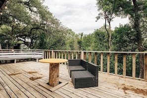 spacious patio are facing a creek and a park where you relax with picnic/beers