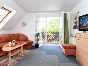 Wohnzimmer mit integriertem Küchenbereich