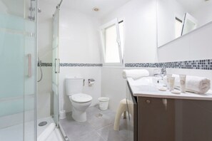 Clean and renovated bathroom, with spacious shower