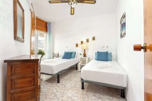 Quiet and charming Bedroom with 2 single bed