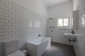 Large family sized bathroom