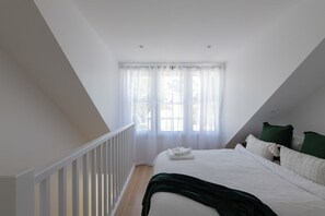 Upstairs Queen Master Bedroom  with ensuite