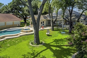 Amazing Outdoor Yard with Huge Trees