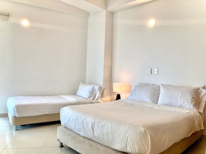 w Oceanview 2BR w/ Terrace n AC in El Laguito