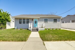 Home Exterior | Fenced Yard | Grill