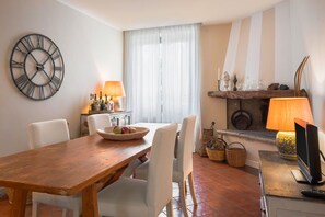 Autumn, Dining Room, Spring, Summer