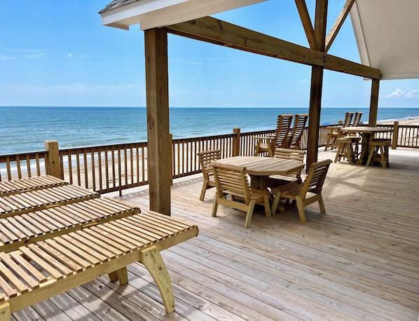 Beachfront deck w plenty of seating