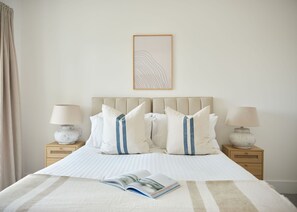 Bedroom with zip and link bed