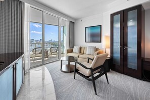 "Love staying with mak great location loved the view very responsive definitely recommend !!!" -Maya A.