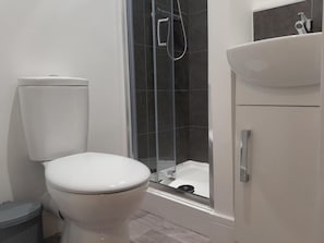 Bedroom 2 en-suite