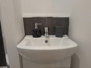 Bedroom 2 hand wash sink