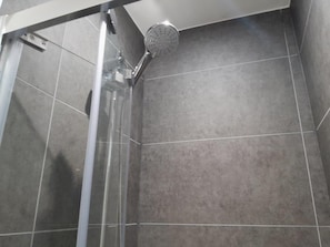 Bedroom 2 and 3 en-suite showers