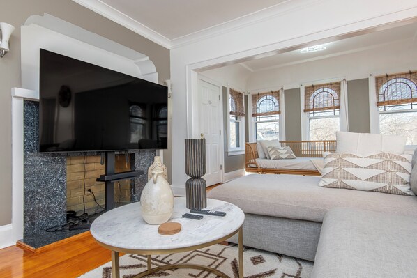 Living Room with 75" Google TV and Queen Size couch pull out bed and day bed.