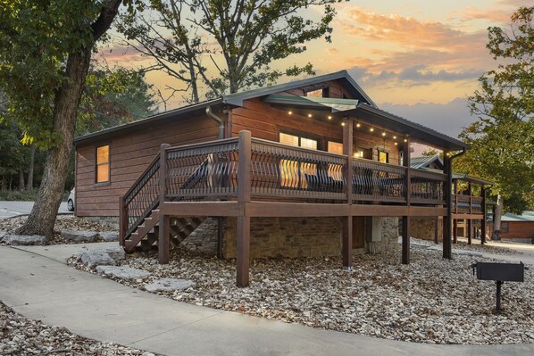 Exterior Rustic Shores Lakehouse