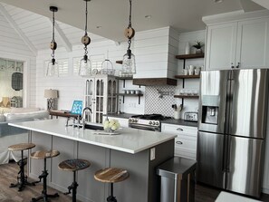 Full kitchen