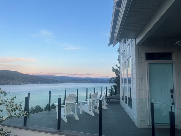 Amazing 180 degree views from the main deck!