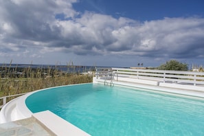 Heavenly Paros Villa | Villa Emerald Cove | 4  Bedrooms | Fully Airconditioned with Infinity Pool & Private Gardens & Sea Views | Agia Irini