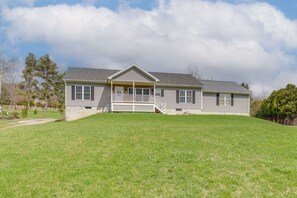 Exterior | Lake Views | Spacious Yard