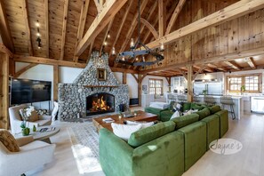 Great Room &amp; Fireplace